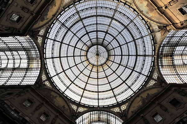 Vittorio Emanuele II Gallery, glass dome seen from the arcade, the world's first covered shopping