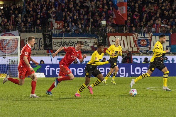 Football match, Lennard MALONEY 1.FC Heidenheim and Jan SCHOePPNER 1.FC Heidenheim left following