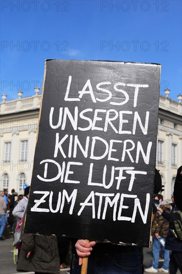 Large demonstration by critics of the corona measures in Kassel: Protests took place simultaneously