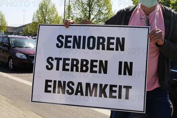 Rally against the corona measures: Demonstrators express their criticism of the corona policy with