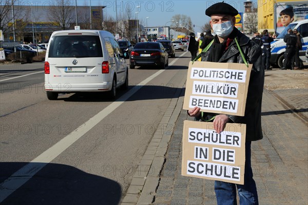 Rally against the corona measures: Demonstrators express their criticism of the corona policy with