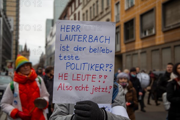 Frankfurt: Large demonstration against the corona measures. The organiser estimates the number of