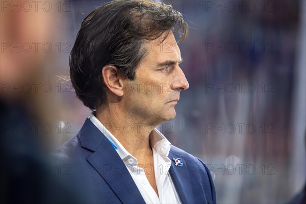Coach Dallas Eakins (Adler Mannheim) on match day 41 of the 2023/2024 DEL (German Ice Hockey