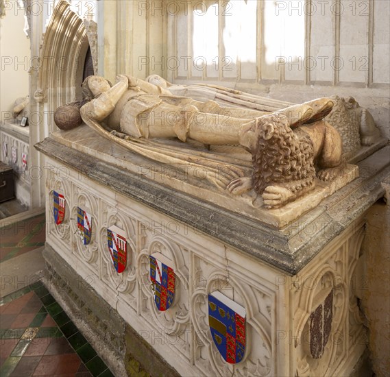 Alabaster effigies of John de la Pole d 1491 and wife Elizabeth Plantagenet d 1503, Wingfield
