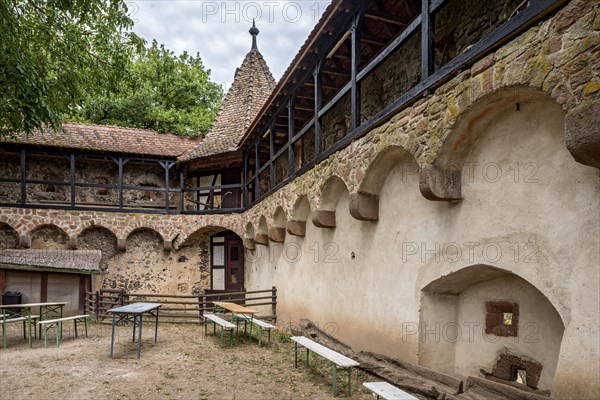 Fortifications, battlements with turrets on the outer bailey, Ronneburg Castle, medieval knight's