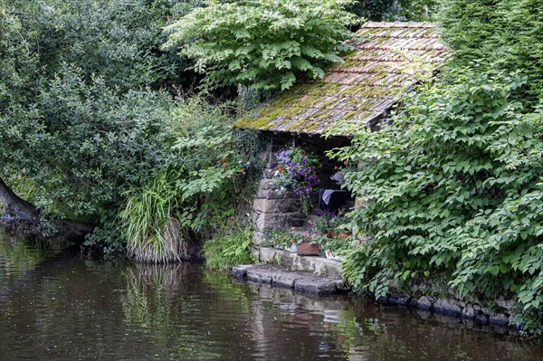 Historic wash house on the River Trieux, Pontrieux, Departement Cotes dArmor, Brittany, France,
