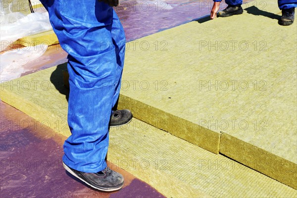 Employees of Uwe Adrian Bauspenglerei GmbH from Worms insulate the roof of a multi-purpose hall in