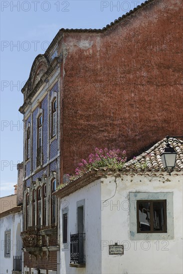 Flower-covered roof, lovely, idyllic, flowers, decoration, architecture, travel, holiday,