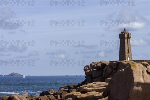 Phare de Ploumanac'h, officially: Phare de Mean Ruz, Cote de Granit Rose, Departement
