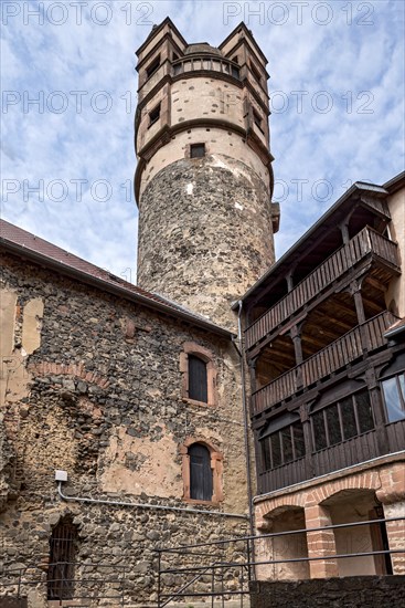 Keep, castle tower with Renaissance helmet, new bower, courtyard of the outer bailey, Ronneburg