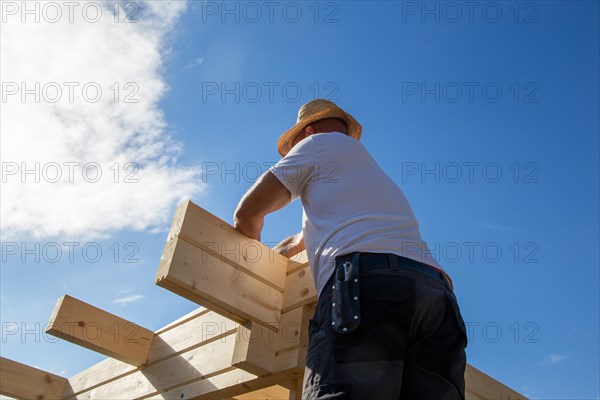 Timber construction: Carpenters assembling a garden sauna in Mutterstadt in the Rhein-Pfalz