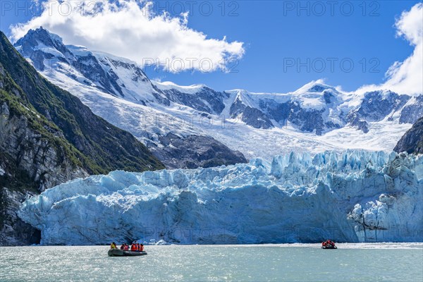 Passengers of the cruise ship Stella Australis in rubber dinghies in front of the ice of the Porter