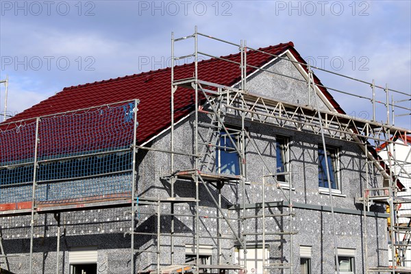 Thermal insulation of a house facade