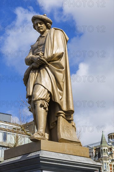 Statues at Rembrandtsplein, centre, city trip, holiday, journey, statue, monument, sight, history,