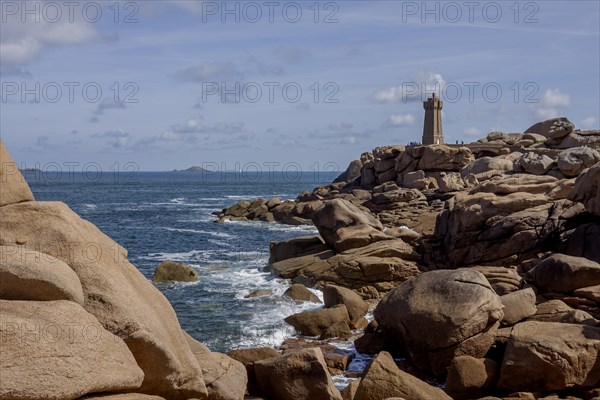 Phare de Ploumanac'h, officially: Phare de Mean Ruz, Cote de Granit Rose, Departement