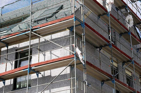 Thermal insulation of a house facade