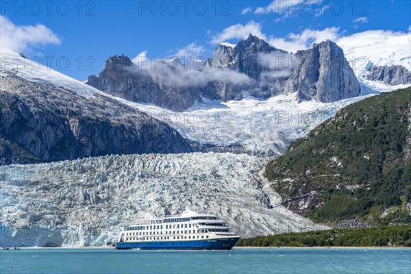 Cruise ship Stella Australis anchors in front of the Pia Glacier, Alberto de Agostini National