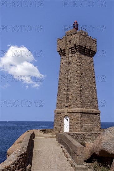 Phare de Ploumanac'h, officially: Phare de Mean Ruz, Cote de Granit Rose, Departement