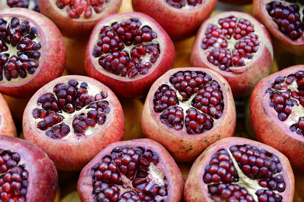 Pomegranates, street vending, Istiklal Caddesi shopping street, Beyoglu, Istanbul, European part,