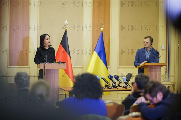 Annalena Baerbock (Alliance 90/The Greens), Federal Foreign Minister, and Dmytro Kuleba, Foreign