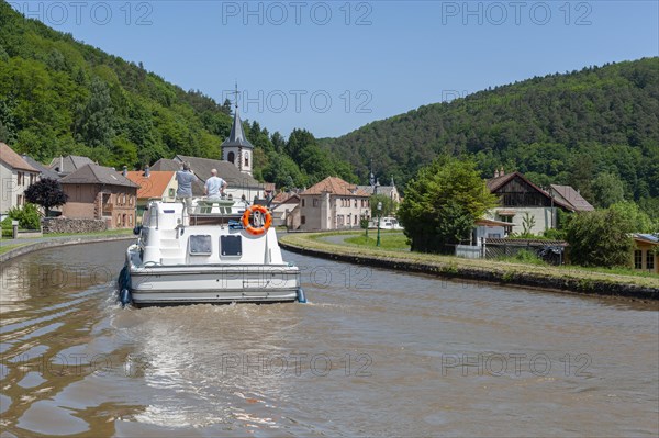 Houseboats on the Rhine-Marne Canal, Lutzelbourg, Lorraine, France, Alsace, Europe