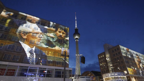 On the 30th anniversary of the fall of the Wall, 3D video projections of historical images and