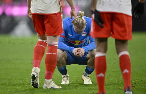 Disappointment for Xaver Schlager (24) RasenBallsport Leipzig RBL FC Bayern FCB players come to
