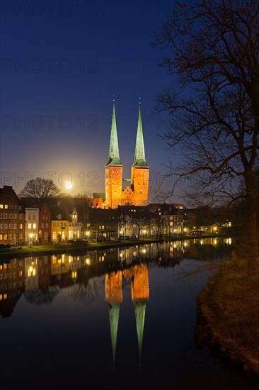 Historic houses and Luebeck Cathedral, Dom zu Luebeck, Luebecker Dom along the river Trave at the