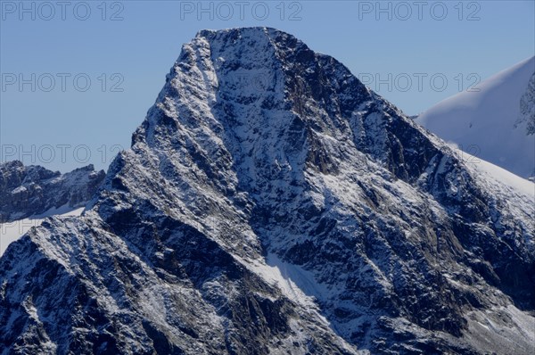 Alpenpanorama vom Gipfel des Piz Corvatsch ob St. Moritz. Swiss alps panoramic view from the top of