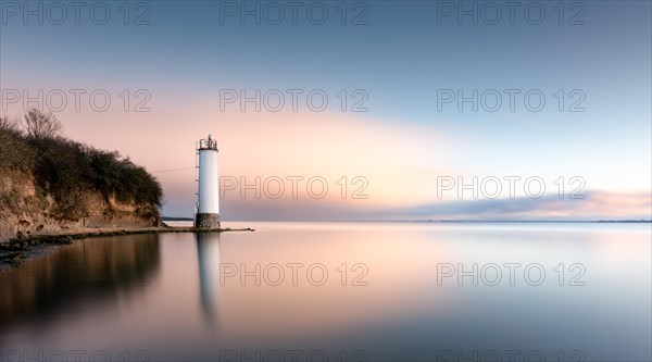 The Maltzien lighthouse stands at the foot of a small cliff at the southern tip of the Zudar