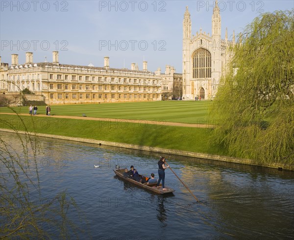 Punting on the river Cam, King's College, Cambridge university, Cambridgeshire, England, United