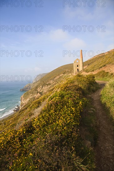 Ruins of Towanroath Pumping House at the Wheal Coates Tin Mine, St Agnes Head, Cornwall, England,