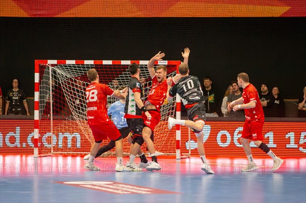 Game scene Eulen Ludwigshafen against TuS N-Luebbecke (final score 34:32) . Fynn Hangstein (10),