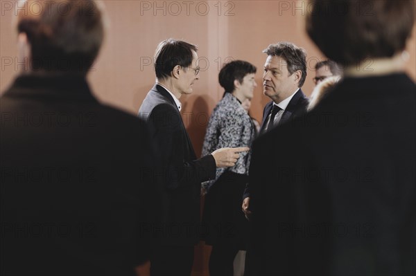 (L-R) Karl Lauterbach (SPD), Federal Minister of Health, and Robert Habeck (Alliance 90/The