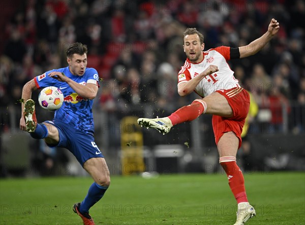 Goal kick Action Goal chance Harry Kane FC Bayern Munich FCB (09) v Willi Orban (04) RasenBallsport