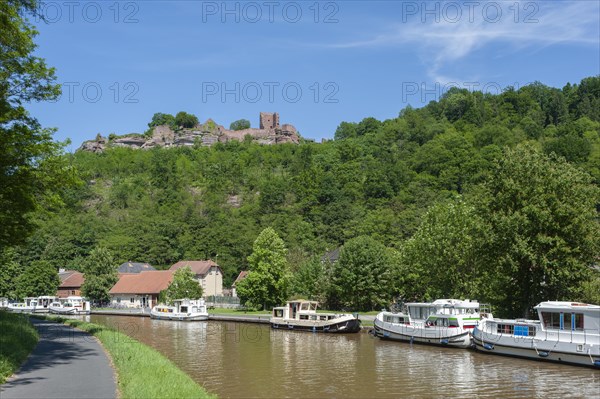 View of the ruins of Luetzelburg and houseboats on the Rhine-Marne Canal, Lutzelbourg, Lorraine,