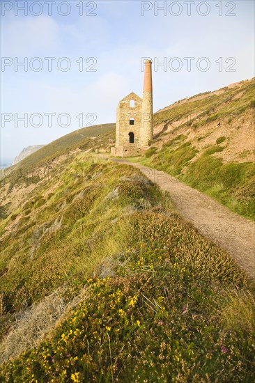 Ruins of Towanroath Pumping House at the Wheal Coates Tin Mine, St Agnes Head, Cornwall, England,
