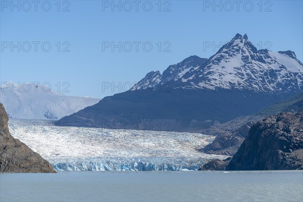 Glacier, Lago Grey, Torres del Paine National Park, Parque Nacional Torres del Paine, Cordillera