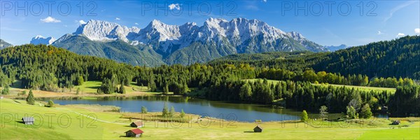 Geroldsee, behind it the Karwendel Mountains, Werdenfelser Land, Upper Bavaria, Bavaria, Germany,