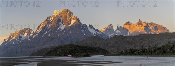 Panorama, Sunset at Lago Grey, Torres del Paine National Park, Parque Nacional Torres del Paine,
