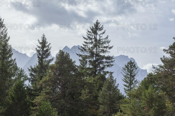 Wetterstein mountains with Zugspitze massif and forest in autumn, hiking trail Kramerplateauweg,