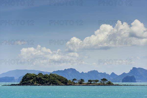 Island world near Surat Thani during ferry trip to Koh Samui, cloud, sky, blue sky, water, sea,