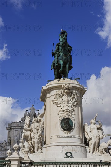 Dom Jose with the Arco da rua Augusta, equestrian monument, arch, triumphal arch, monument, old