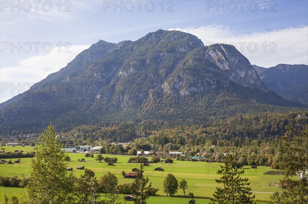 Kramerspitz or Kramer with Loisach valley seen from the Philosophenweg, autumn,