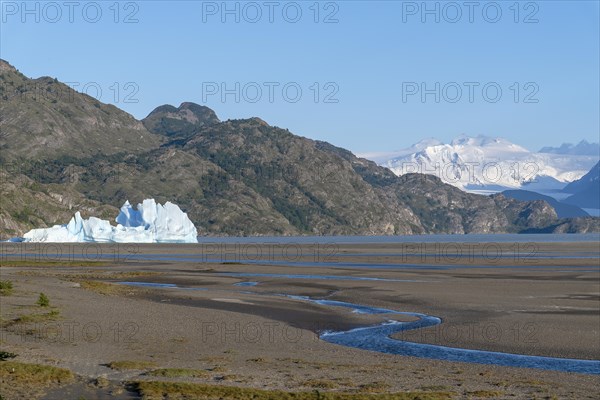Iceberg on Lago Grey, Torres del Paine National Park, Parque Nacional Torres del Paine, Cordillera