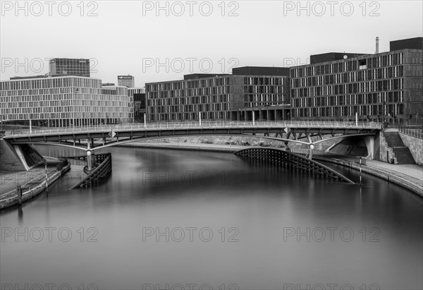 Black and white photography, long exposure, detail photo, Kronprinzenbruecke in the government