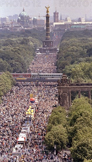 Aerial view of the Victory Column during the Love Parade. Under the motto One World one Future,