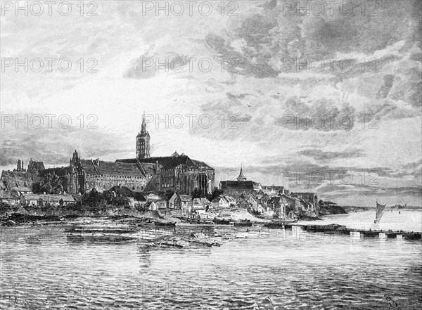 Malbork or Marienburg on the river Nogat, Pomerania, town view, castle, church, bank, Poland,