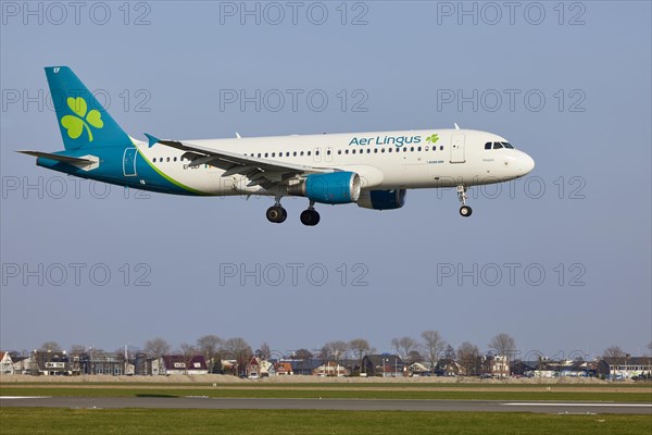 Aer Lingus Airbus A320-214 with registration EI-DEF approaching the Polderbaan, Amsterdam Schiphol