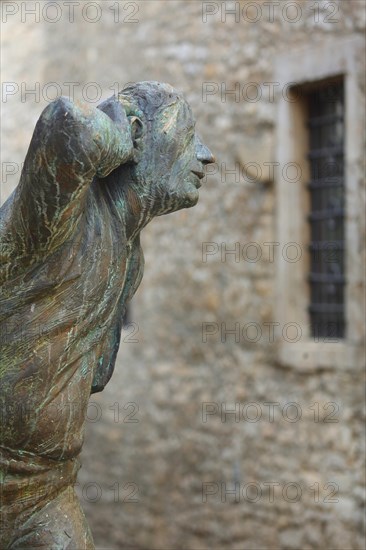Sculpture Eavesdropper by Karl-Henning Seemann 2007, gesture, gesture, listen, listen, ear, arm,